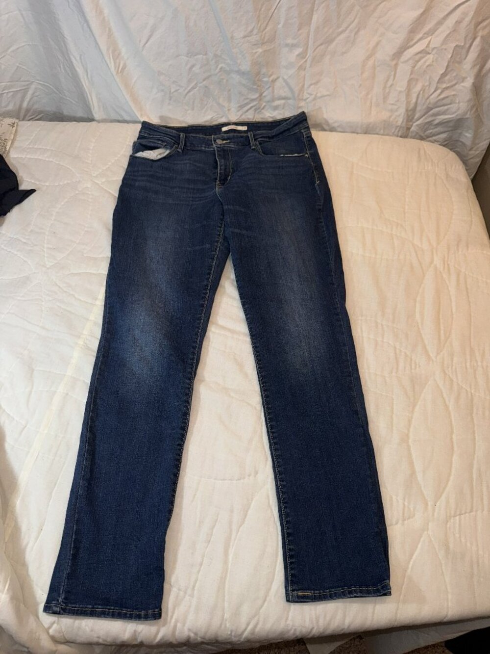 Levi’s Mid Rise Skinny Jeans Size 16 31” Inseam Dark Wash Stretch Denim